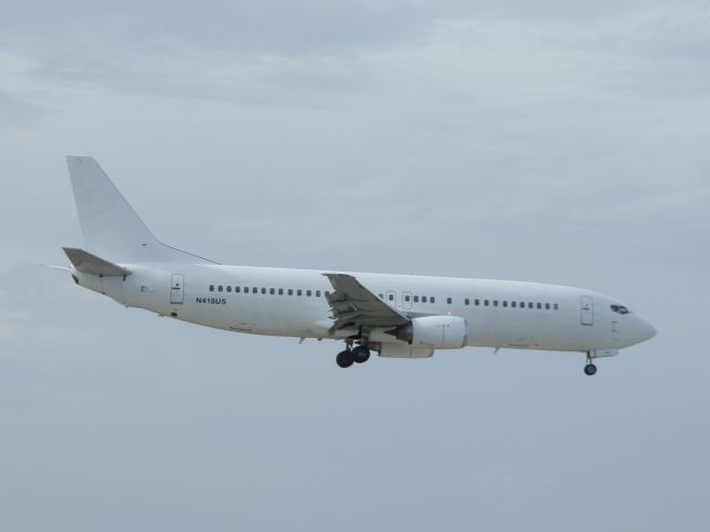 BOEING 737-400 (N418US)