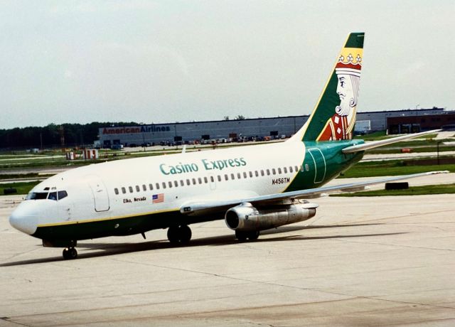 Boeing 737-700 (N456TM)