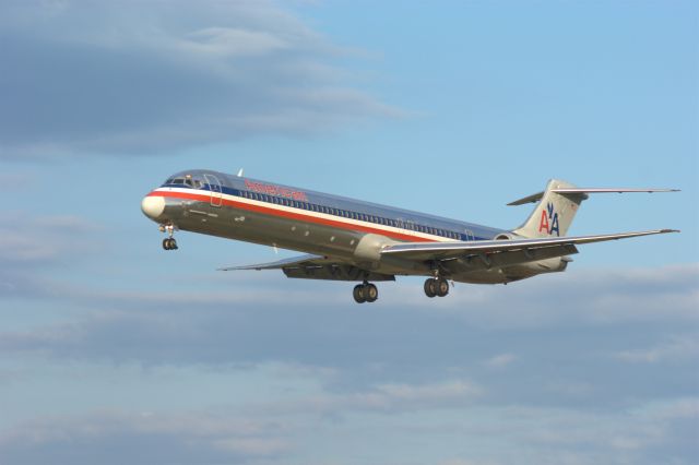 McDonnell Douglas MD-83 (N7508)