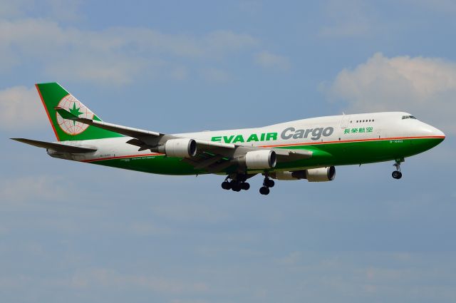 Boeing 747-200 (B-16463) - EVA Air Cargo B-16463 B747-400SF Arriving KDFW 07/28/2013