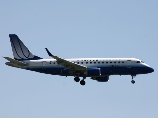 Embraer 170/175 (N649RW)