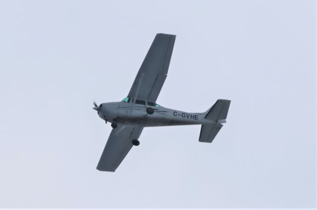GVHE — - C-GVHE Cessna Skyhawk 172-N Cargair Ltee survolant la ville de Lavaltrie QC. le 27-03-2023 à 15:25.