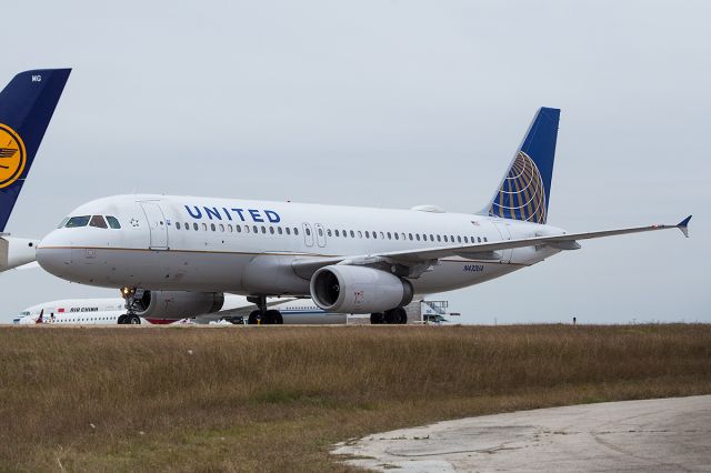 Airbus A320 (N432UA)