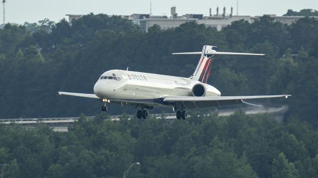 Boeing 717-200 (N929AT) - On short final for 8Lbr /6/17/17
