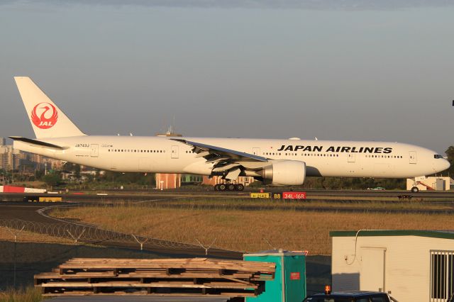 BOEING 777-300ER (JA743J)