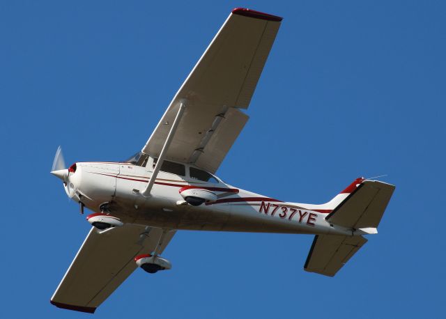 Cessna Skyhawk (N737YE) - Photo taken on 11/1/2020.