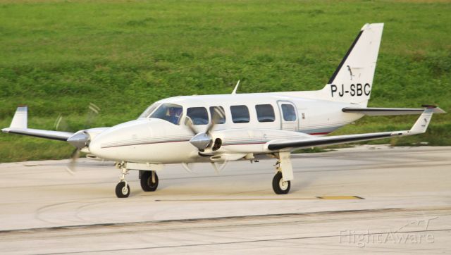 Piper Navajo (PJ-SBC) - TAXI TO RW11 @ CURACAO INTERNATIONAL AIRPORT