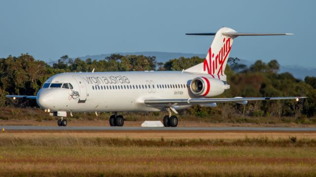 Fokker 100 (VH-FWH)