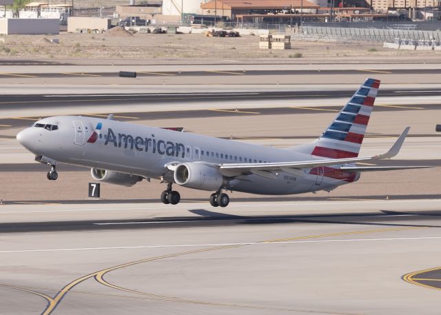 Boeing 737-800 (N814NN)