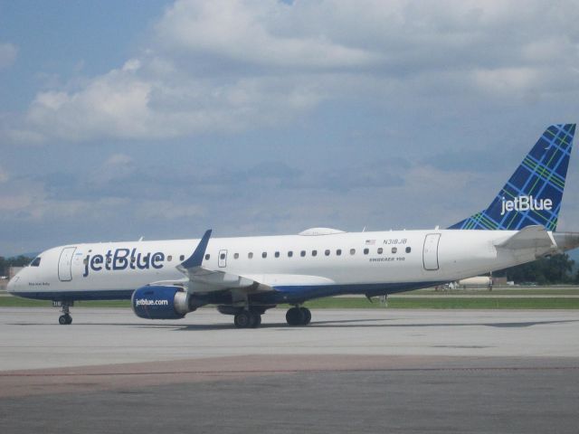 Embraer ERJ-190 (N318JB) - Inside the Beta Technologies hangar