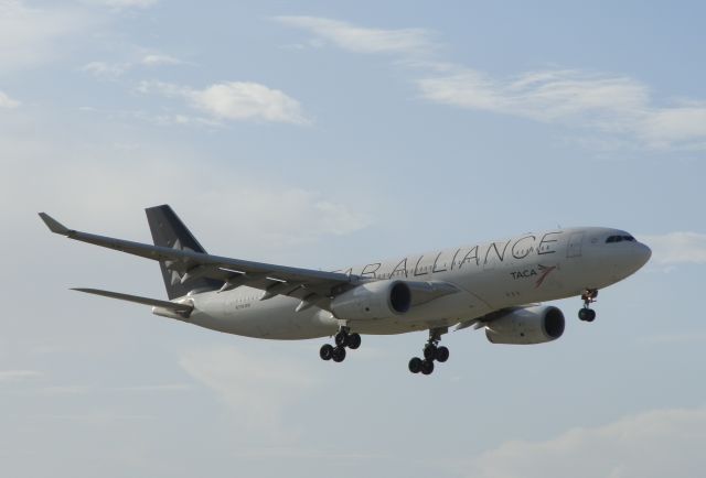 Airbus A330-200 (N279AV)