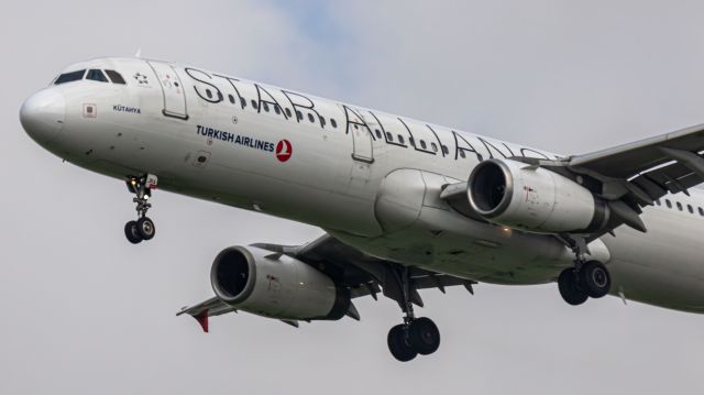 Airbus A321 (TC-JRA)