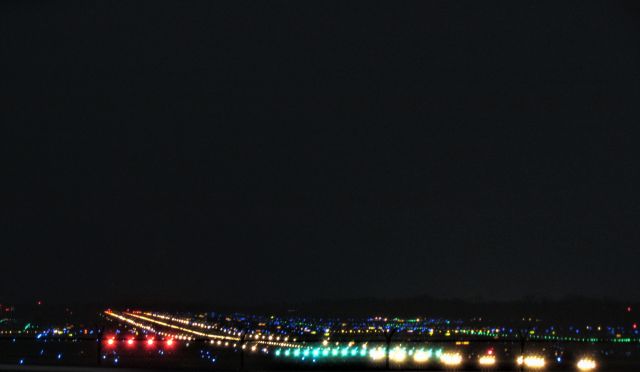 — — - Runway 27/9 at CVG 