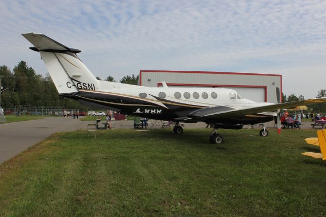 Beechcraft Super King Air 200 (C-GSNI) - Beechcraft Super King Air 200 Aéroport de Lachute CSE4 QC. 25-08-2018
