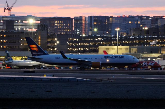 BOEING 767-300 (TF-ISW)