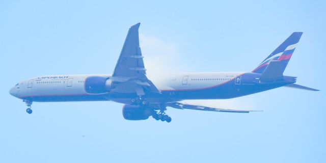 BOEING 777-300ER (RA-73158)