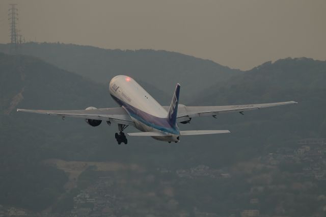 Boeing 777-200 (JA714A)