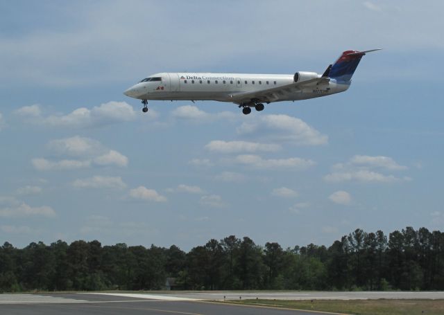 Canadair Challenger (N977EV) - Landing runway 06.