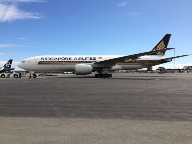 Boeing 777-200 (9V-SVB) - 9V-SVB on pushback at Christchurch International Airport, heading for Singapore Changi (WSSS).