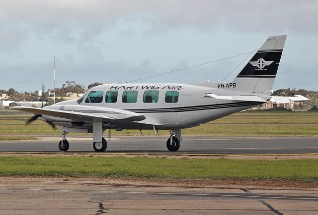 Cessna 402 (VH-NPB) - HARTWIG AIR - PIPER PA-31-350 NAVAJO CHIEFTAIN - REG VH-NPB (CN 31-7405215) - PARAFIELD AIRPORT ADELAIDE SA. AUSTRALIA - YPPF (7/7/2015)