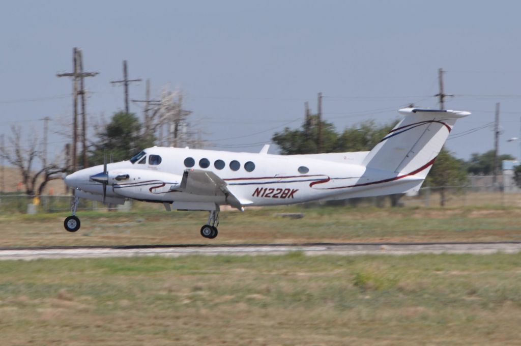Beechcraft Super King Air 200 (N122BK)