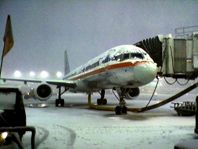 Boeing 757-200 — - A snowy morning on H8 at ORD.