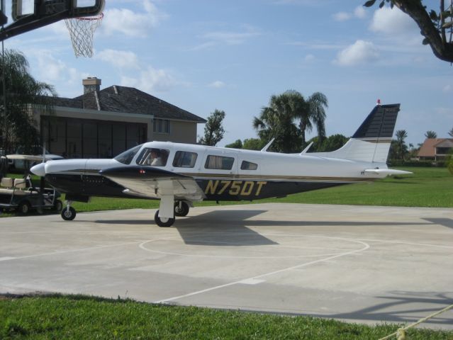 Piper Saratoga (N75DT)