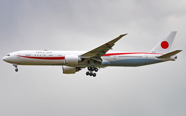 BOEING 777-300ER (80-1112)