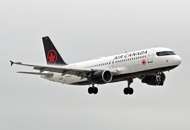Airbus A320 (C-FXCD)