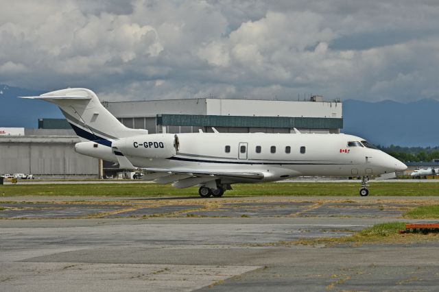 Bombardier Challenger 300 (C-GPDQ)