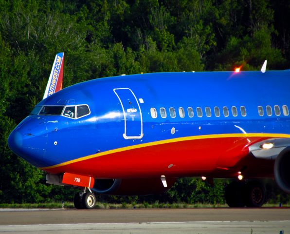 Boeing 737-700 (N738CB)