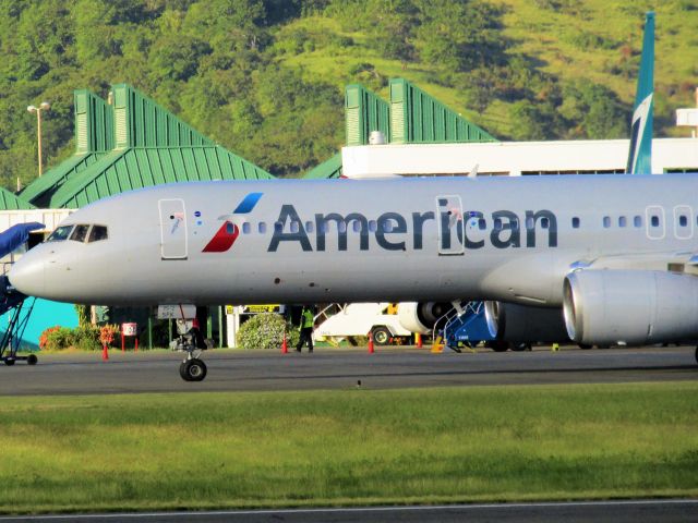 Boeing 757-200 (N175AN)