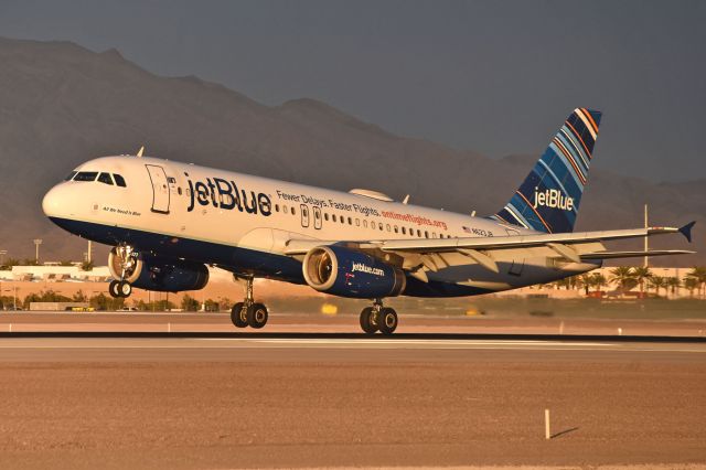 Airbus A320 (N623JB)