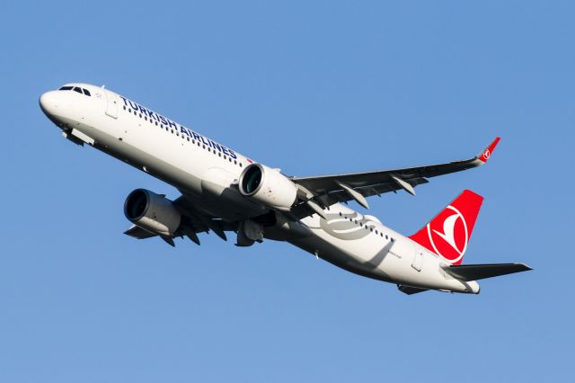 Airbus A321neo (TC-LSJ) - TK1994 to Istanbul.  The A321N is a regular visitor to Manchester.
