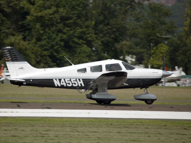 Piper Cherokee (N455H) - Landing runway 08.