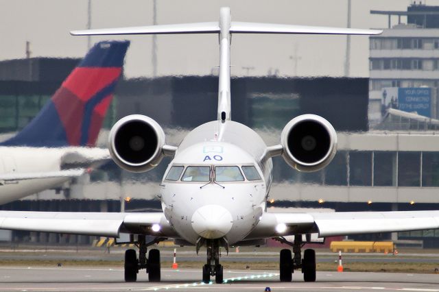 Canadair Challenger (S5-AAO) - Taxiing to runwat 18L at Amsterdam-Schiphol Airport