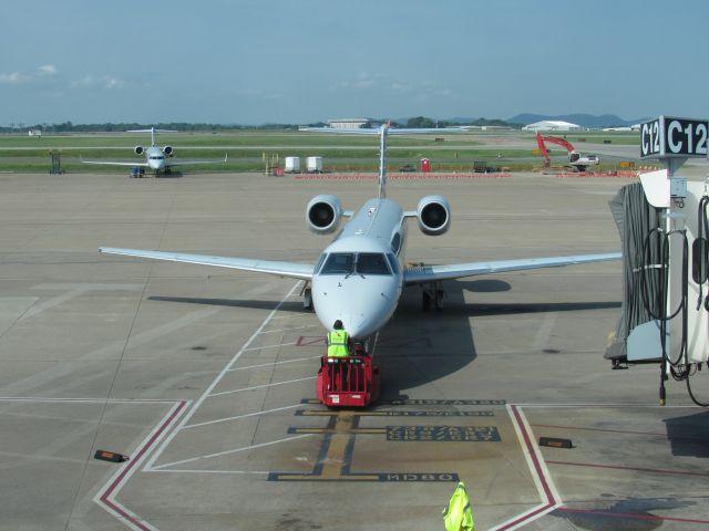 Embraer ERJ-145 —