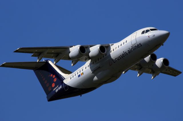 Avro RJ-100 Avroliner (OO-DJQ)