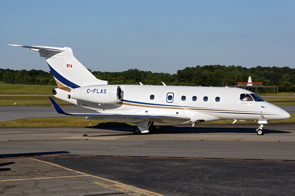 Embraer Legacy 450 (C-FLAS)