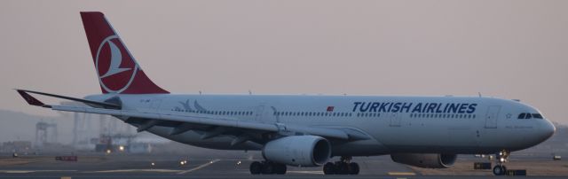 Airbus A330-300 (TC-JNR)