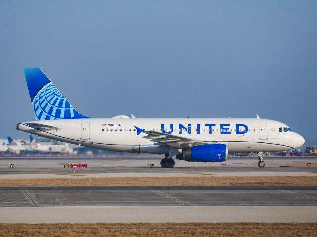 Airbus A319 (N803UA)