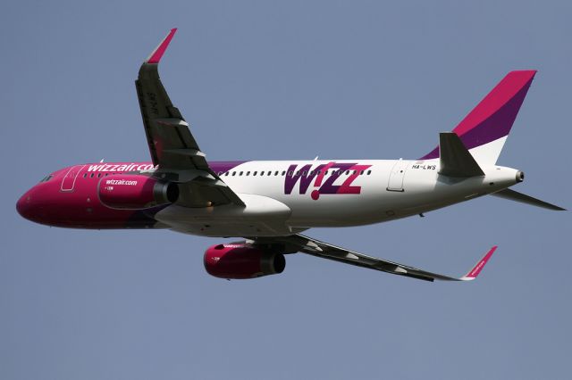 Airbus A321 (HA-LWS)