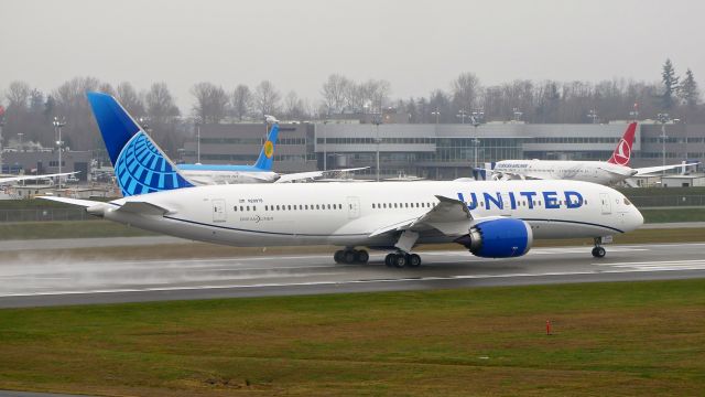 Boeing 787-9 Dreamliner (N29975) - UAL2685 begins its takeoff roll on Rwy 16R for a flight to KORD on 2.11.20. (ln 960 / cn 66134).