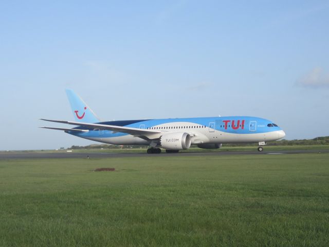 Boeing 787-8 (G-TUIH)