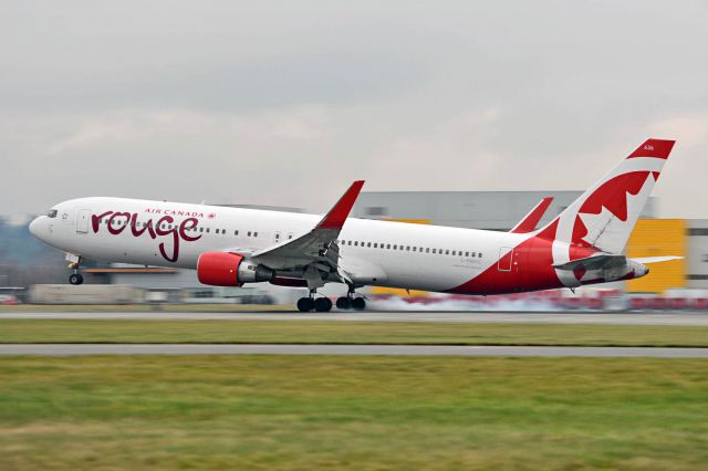 BOEING 767-300 (C-FMXC)