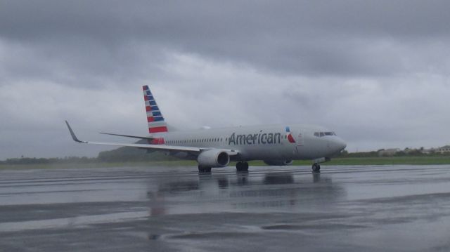 Boeing 737-800 (N976AN)