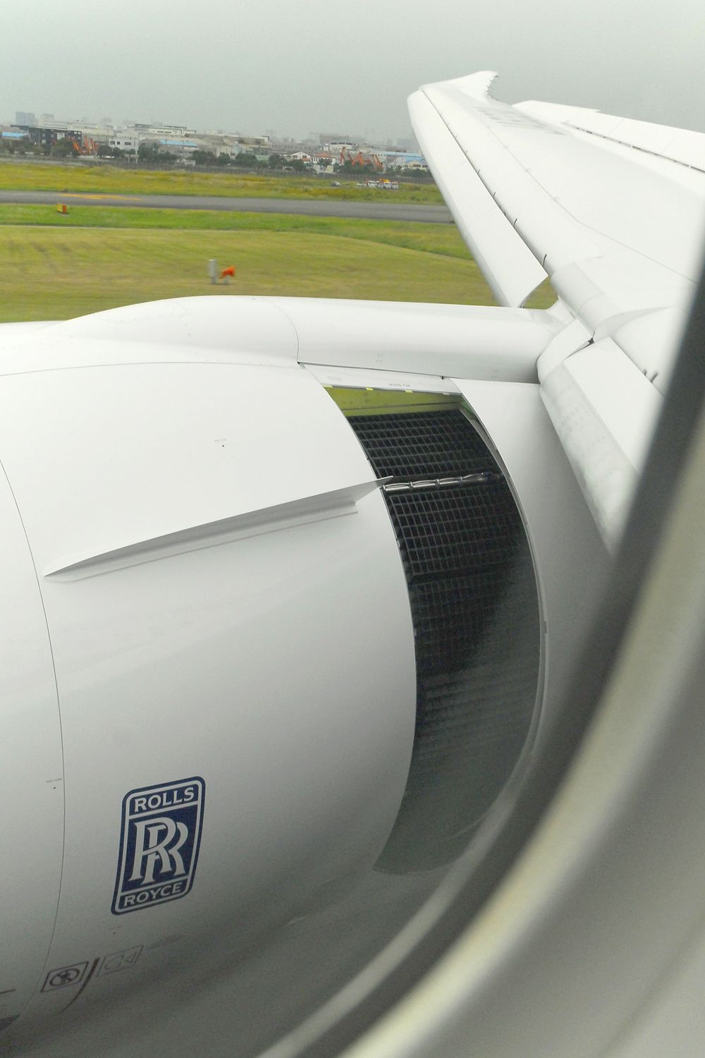 Boeing 787-9 Dreamliner (JA833A) - Rolls-Royce Trent-A-2 Thrust reversal