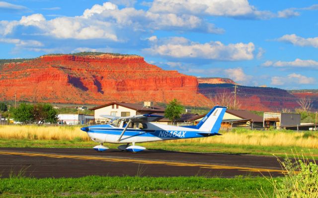 Cessna Skyhawk (N8464X) - Seen in runup area. Kanab, UT