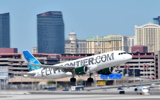 Airbus A320 (N220FR)