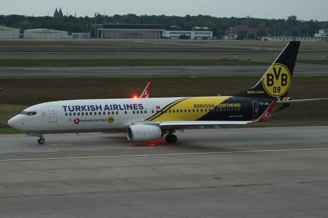 Boeing 737-700 (TC-JHU)